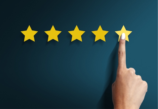 Zufriedene Kunden im Gespräch